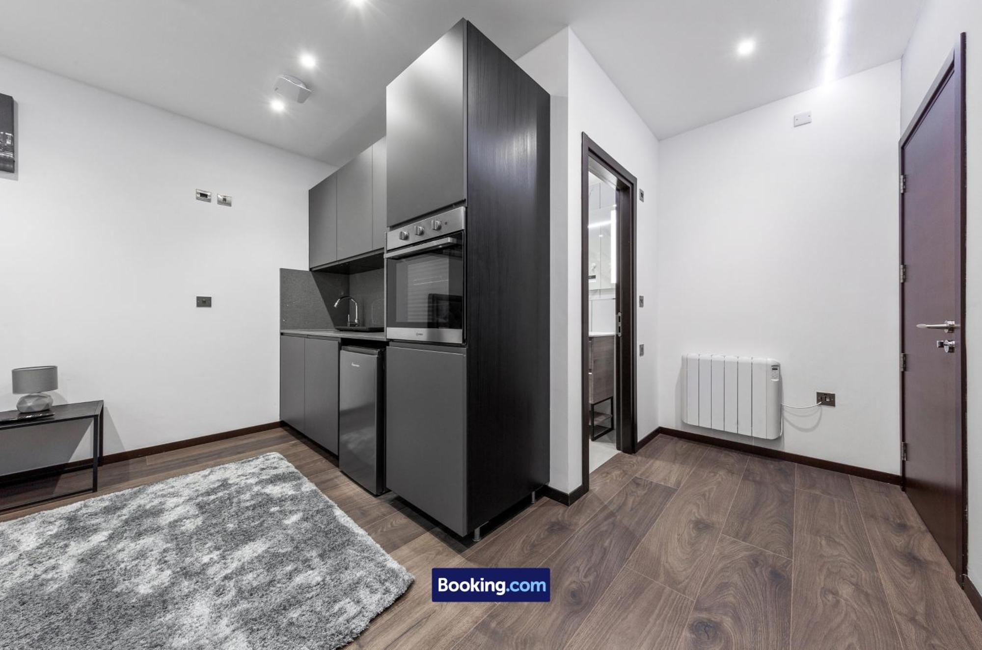 Stylish Studio Apt By Stay Smart Short Lets & Serviced Accommodation Woodstock With Free Wifi London Luaran gambar
